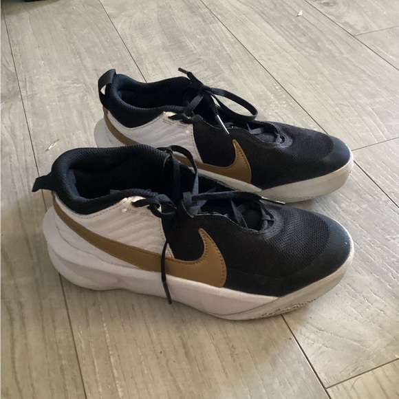 Nike basketball shoes - Picture 1 of 3